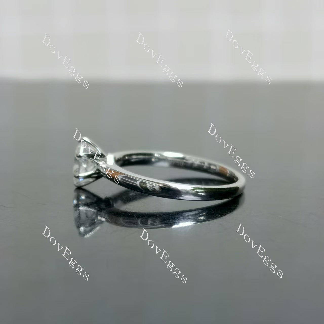 (size 6) Doveggs 18K white gold 0.5ct oval lab grown diamond engagement ring