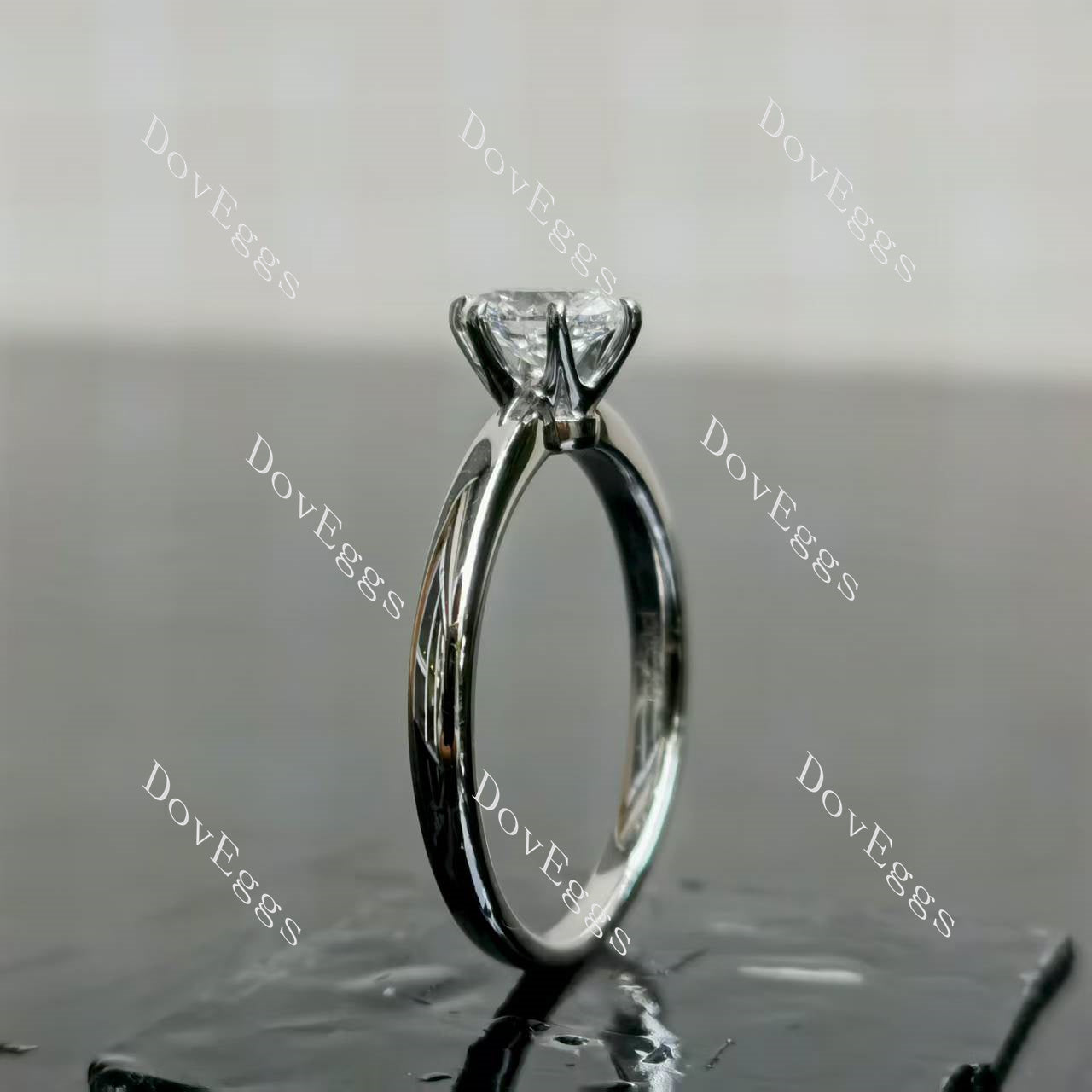 (size 6) Doveggs 18K white gold 0.5ct oval lab grown diamond engagement ring