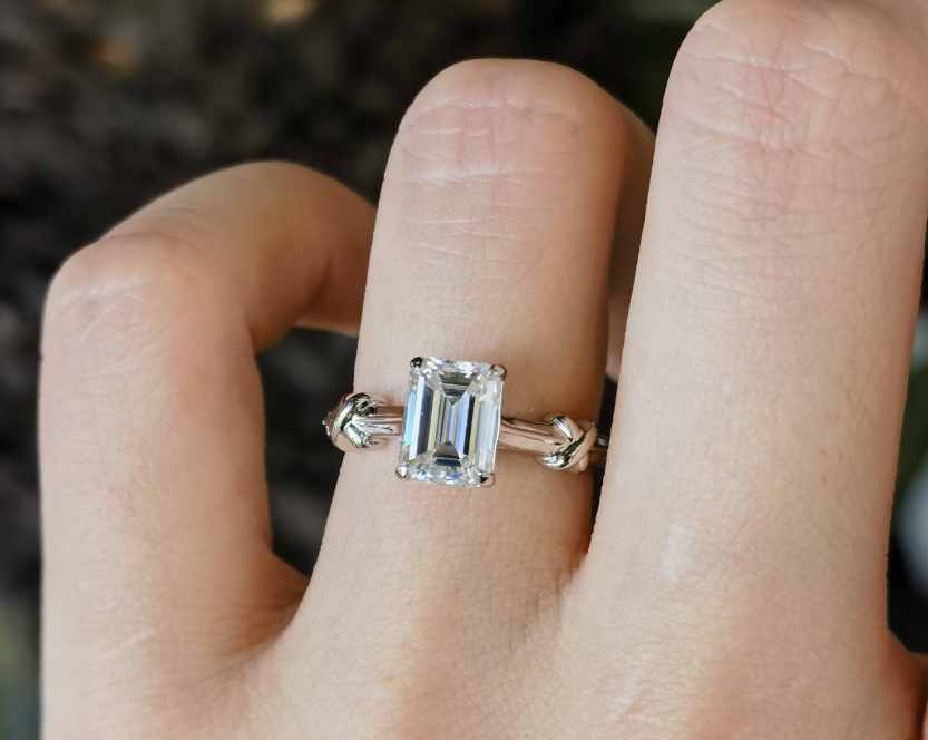 Doveggs 2ct emerald center G-H-I color art deco silver moissanite ring